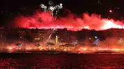 Göztepe taraftarı 101. yıl için sahili ateşe verdi