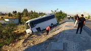 Malatya yolunda servis aracı şarampole uçtu