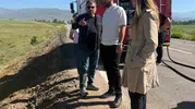 Bayburt'ta devrilen tanker çevreyi tehdit ediyor