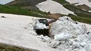 Bitlis yaylalarında yaz ortası kar mesaisi