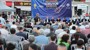 Sincan’da mahalleli belediye başkanına doğrudan soru soruyor