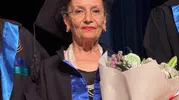 76 yaşında üniversite diplomasını eline aldı