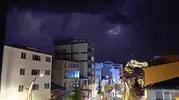 Kars semalarında geceyi aydınlatan şimşekler şehri gündüze çevirdi
