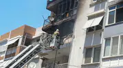 Karabağlar’da apartman yangını 6 kişi kurtarıldı