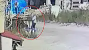 Sivas'ta bir inşaat işçisi sokak ortasında üç kişiye baltayla saldırdı