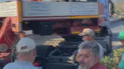 İskenderun yolunda devrilen tır ulaşımı durdurdu