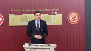 Özgür Özel cephesi Meclis kürsüsünü bırakmıyor