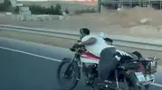 Elazığ trafiğinde yürekleri ağza getiren motosiklet yolculuğu