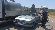 Çan yolunda feci kaza Otomobilin tavanı koptu
