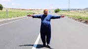 Kahramanmaraşlı sürücünün yeni asfalt sevinci sosyal medyada gündem oldu