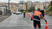 Şişli Bomonti Tüneli çıkışında devrilen kamyonet trafiği kilitledi