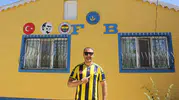Sivaslı taraftar evini sarı laciverte boyadı mahalleli şaşkın