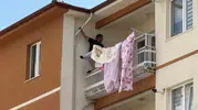 Çorum’da 5. kattan atlamak isteyen kişiyi polis son anda kurtardı