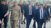 Kara Kuvvetleri Komutanı Yüksekova sokaklarına indi