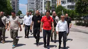 Çukurova Belediye Başkanı Kozay Güzelyalı sokaklarında