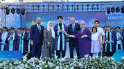 Erdoğan torununun mezuniyet sevincini sahnede paylaştı