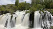 Muradiye Şelalesi yağışlarla birlikte eski gücüne kavuştu