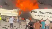 Reyhanlı sınırında iki TIR alevlere teslim oldu