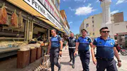 Tarsus sokaklarında yaya geçişini engelleyenlere ceza kesildi