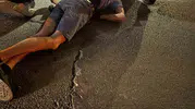 Körfez’de motosiklet ve yaya çarpıştı İki kişi yaşam mücadelesi veriyor