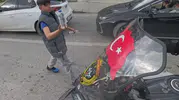 Eskişehirli çocuğun bayrak hassasiyeti motosiklet sürücüsünü duygulandırdı