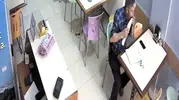 Dürüm yerken nefes borusu tıkandı hayatını işletmeci kurtardı