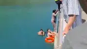 Aladağ’da köprüden düşen kadın son anda kurtarıldı