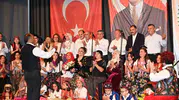 Demirci’de türkü dolu geceye protokol sürprizi