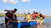 Erzurum'da ekstrem spor tutkunları kendi yaptıkları sallar ile suya indi