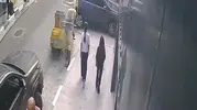 Niksar’da otomobil iş yerinin duvarına daldı