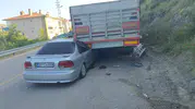 Beypazarı'nda park halindeki TIR'a çarpan otomobilde 4 kişi yaralandı