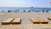 Antalya plajlarına yerli üretim ahşap şezlong dönemi