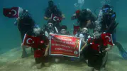 Fethiyeli liselilerden Milli Takım için su altı mesajı