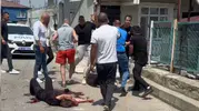 Kocaeli’de sokak ortasında vahşet Mahalleli saldırganı linç etmek istedi