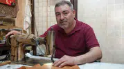12 metrekarelik dükkandan dünyaya ayakkabı parçası gönderiyor