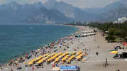 Antalya kavurucu sıcakla tanıştı sahiller dolup taştı