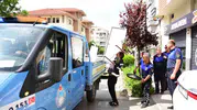 Şehzadeler’de kaldırımı işgal eden esnafa zabıta freni