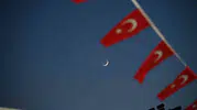 Manisa semalarında Türk bayrağıyla buluşan gökyüzü manzarası