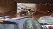 Konya’da aniden bastıran yağış trafiği kilitledi