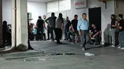 Batman'da otomobilden sarkan genç yola düşerek hayatını kaybetti