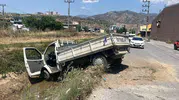 Aydın Efeler’de kamyonet kanala uçtu