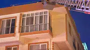 Lapseki’de gece yarısı apartman yangını 6 kişi hastaneye kaldırıldı