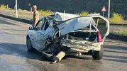 Ağrı'da kırmızı ışık kazası Freni boşalan kamyonet otomobile çarptı