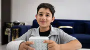 9 yaşındaki Musab Ali kumbarasıyla Filistinli çocuklara destek oluyor
