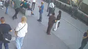 Fatih’te tramvay durağında küçük çocuğun can verdiği o anlar kamerada