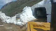 Bingöl’de yaz mevsimi kapıya dayandı ama karlar erimedi