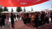 Manisalı gençler dev bayrak altında geleceğini seçti
