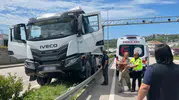 Sinop yolunda direksiyon başında fenalaşan sürücü kaza yaptı