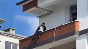 Iğdır’da inşaatın tepesindeki kişi polisi alarma geçirdi
