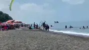 Düzce’de plajda kaza Motorlu paraşüt güneşlenenlerin arasına daldı